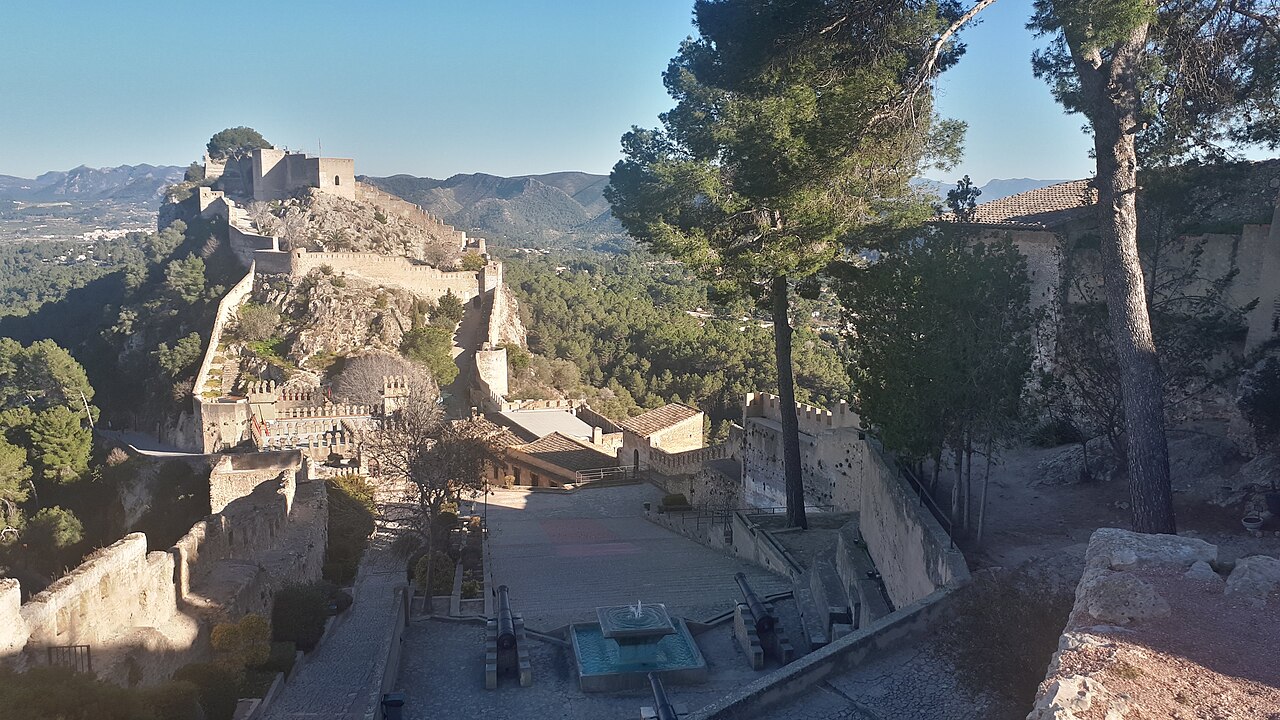 Castillo de Xàtiva sobre la Serra Vernissa, excursión desde Valencia