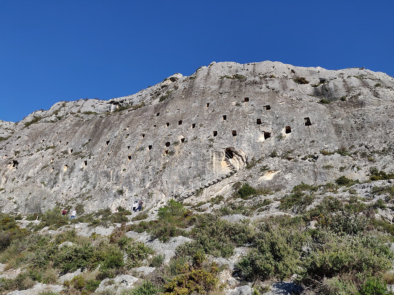 Covetes dels Moros, cuevas excavadas en la roca en Bocairent