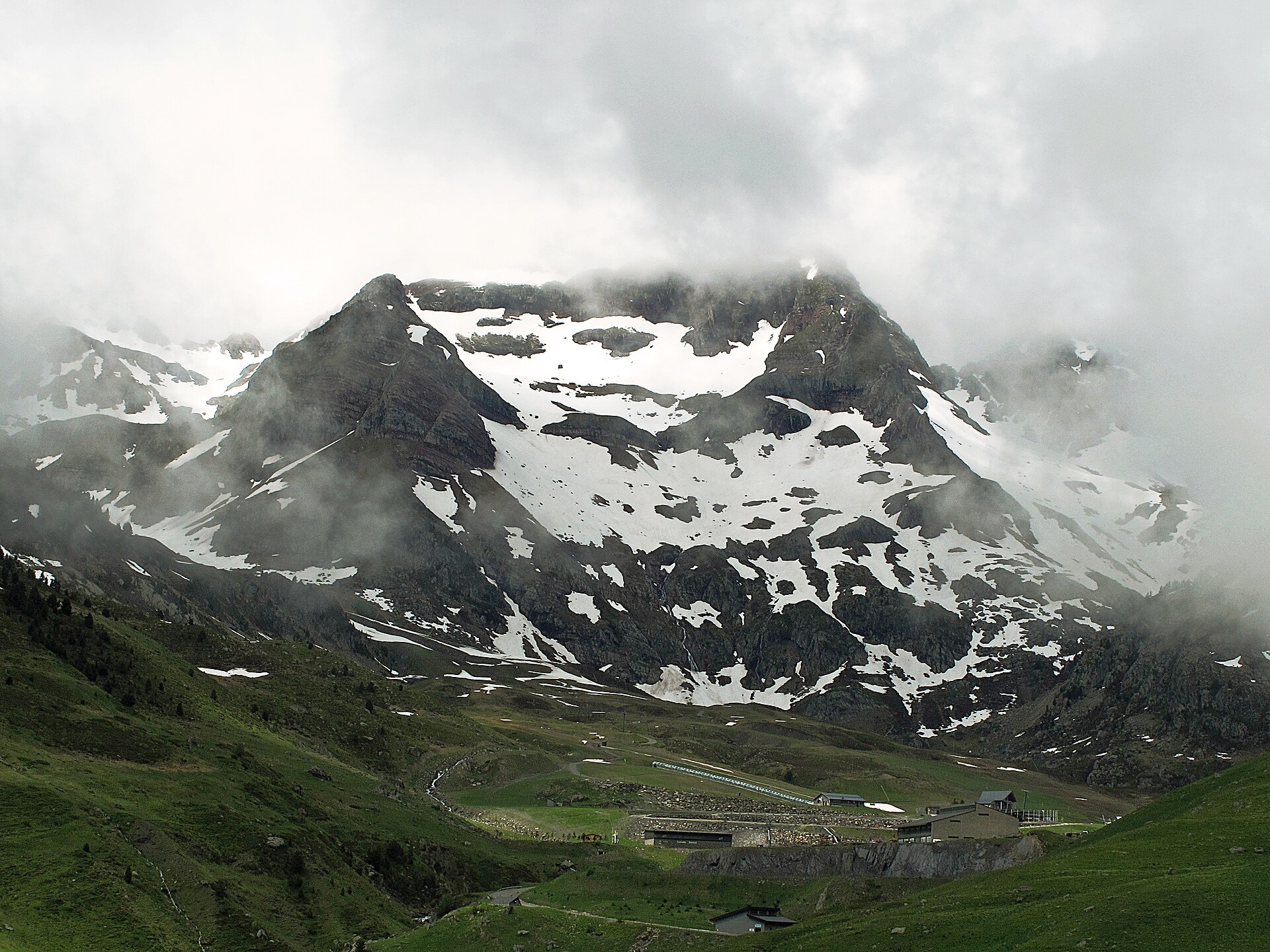 Montañas de Formigal en el valle de Tena en verano, base de la escapada al Pirineo aragonés