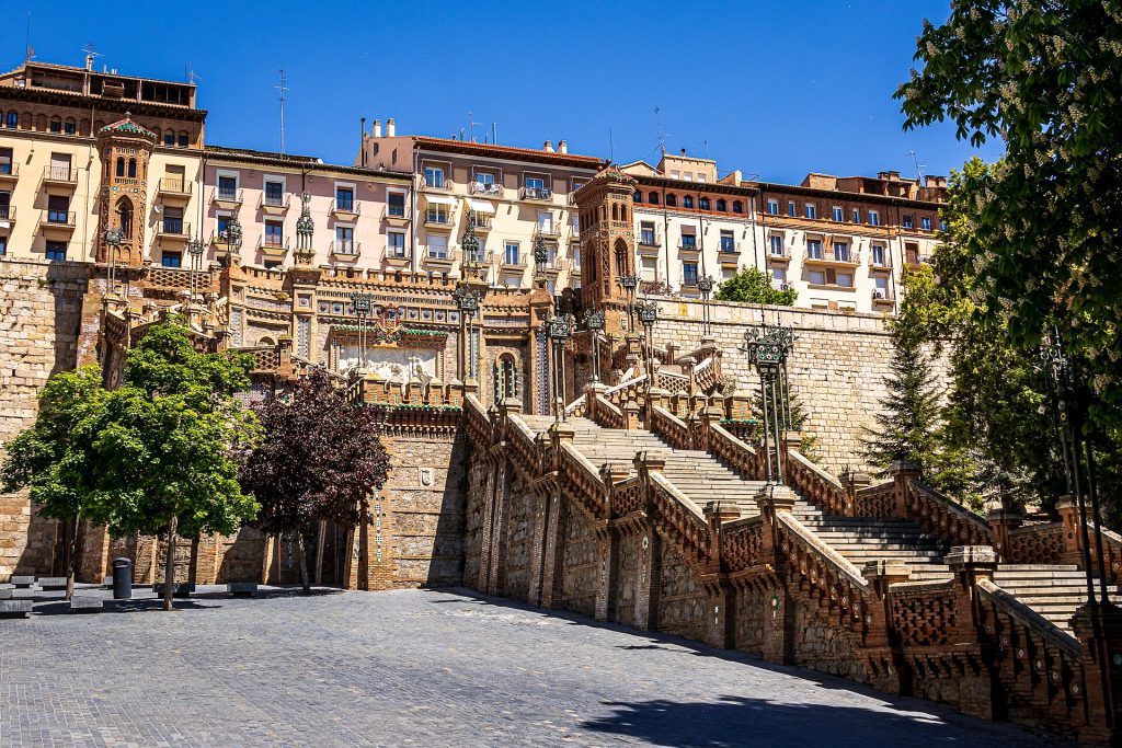 Escalinata neomudéjar de Teruel, visita en la excursión desde Valencia