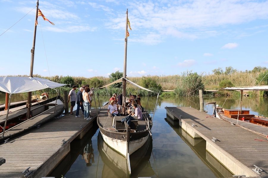 Paseos en barca y siega tradicional del arroz en la Fiesta de la Siega 2026 del Port de Catarroja, junto a l'Albufera de Valencia