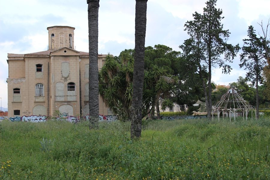 Fachada del Casino del Americano en el barrio de Benicalap, Valencia, pendiente de rehabilitación