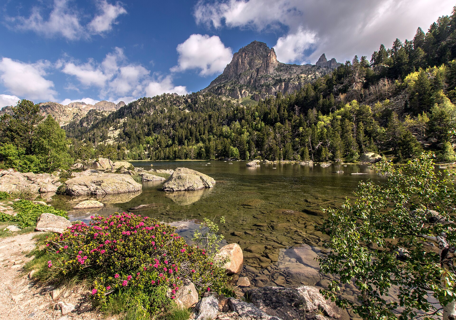 Estany de Ratera lake in Aigüestortes National Park
