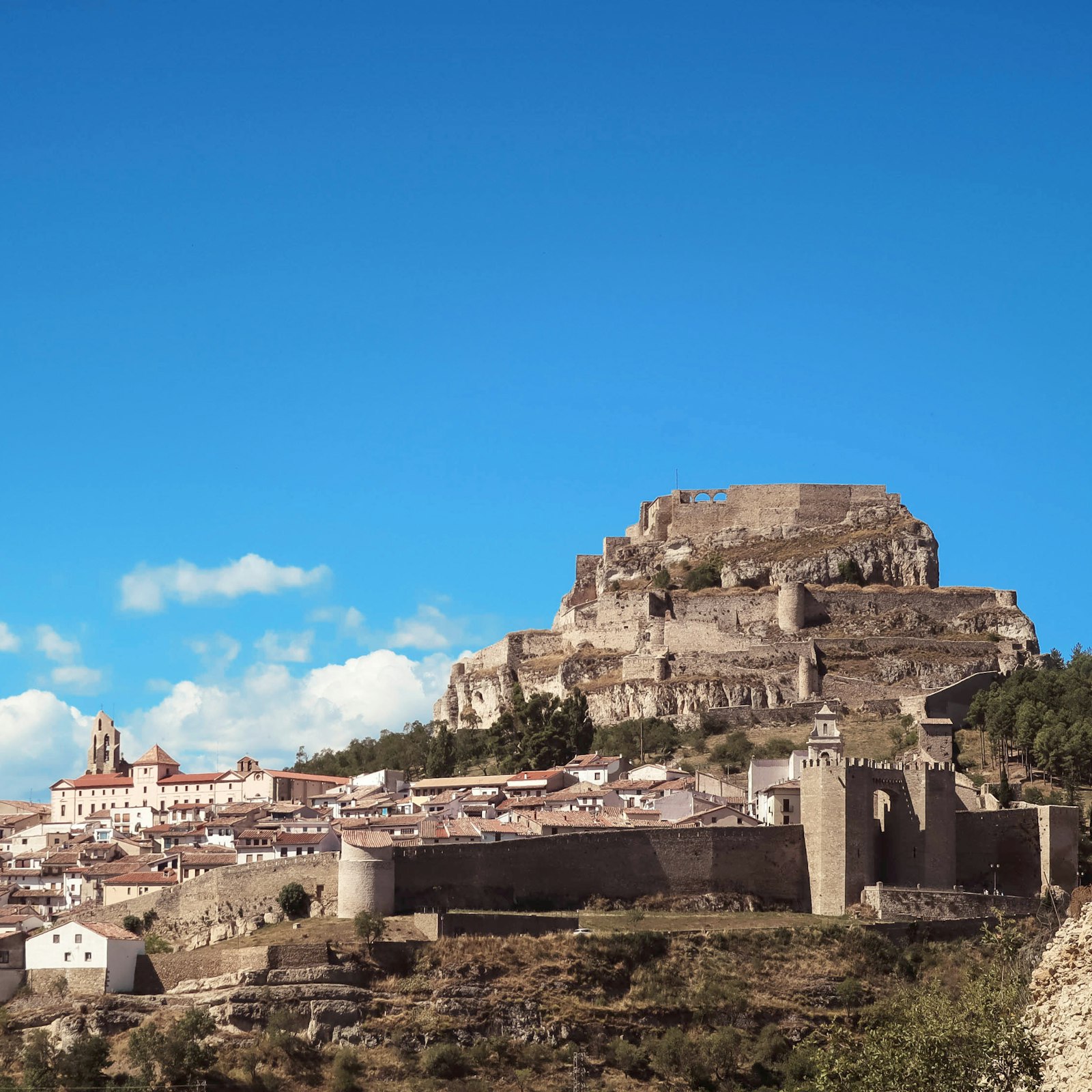 Morella, villa amurallada con su castillo sobre la roca, excursión a Morella y Peñíscola desde Valencia
