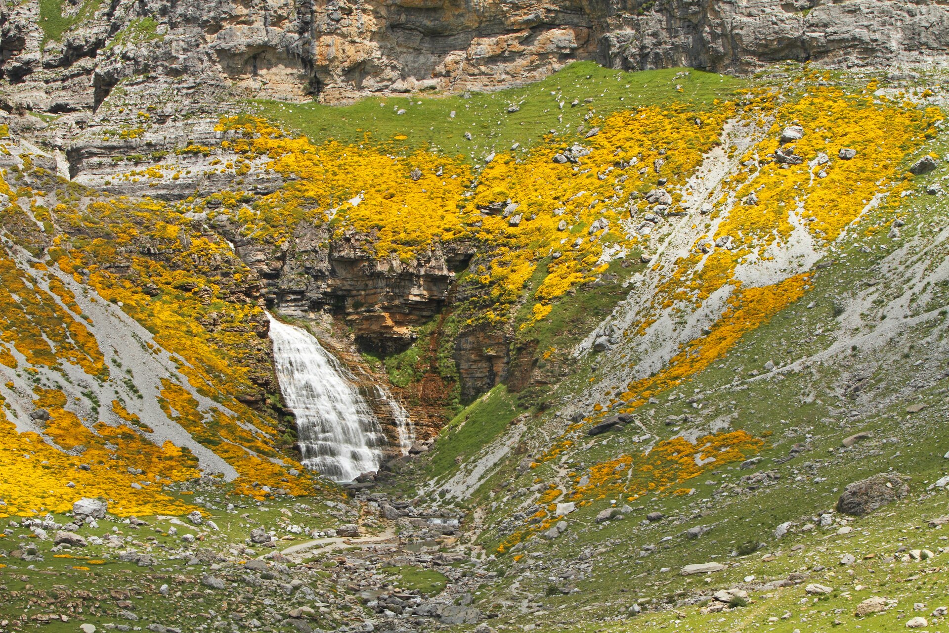 Cola de Caballo waterfall at the head of the Ordesa valley