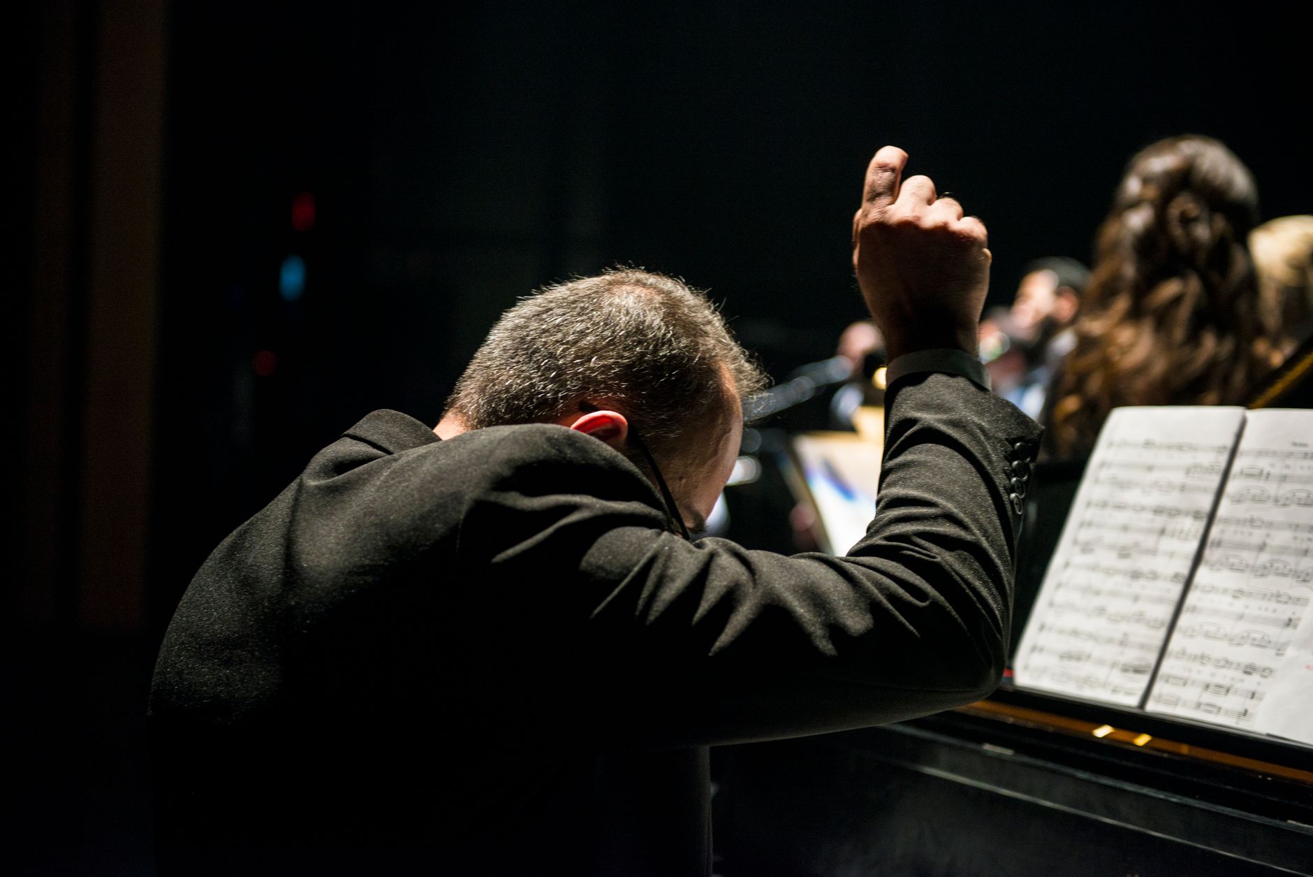 Músicos de una orquesta durante un concierto